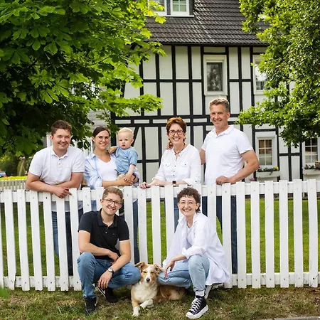 Hof Köhne- Haus Am Spielplatz - Strauß Schmallenberg